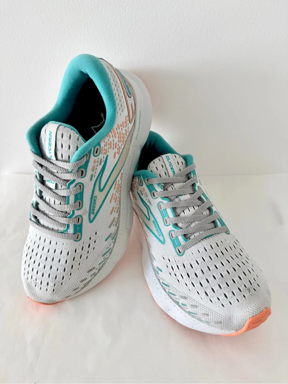 Brooks Glycerin 20 in Oyster/Latigo Bay/Coral (Size: 7.5-D) Excellent Condition